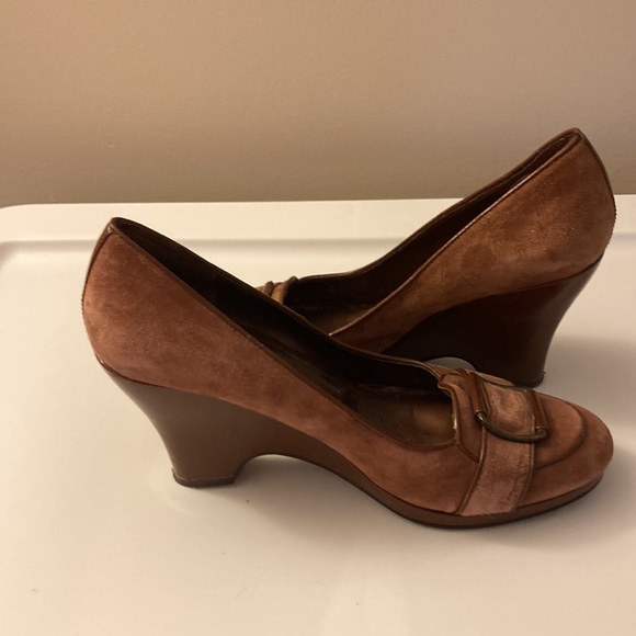 Bandolino vintage style wedge pump, size 7 - Picture 3 of 4